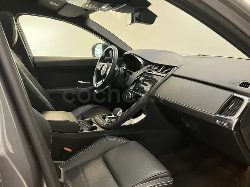 Usado Jaguar E-Pace R-Dynamic 163 CV (119 kW) 2023 Gris / plata SUV