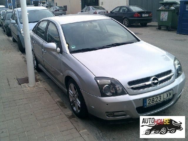 Plateado Usado 2004 Opel Vectra GTS Active Berlina | 4900 € - Imagen 1/4