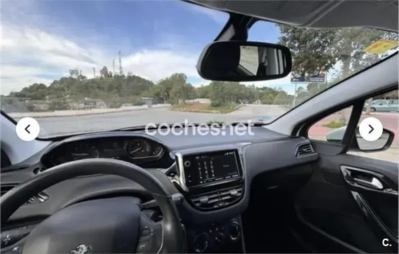 Usado Peugeot 208 Signature Sky 82 CV (60 kW) 2018 Blanco Utilitario