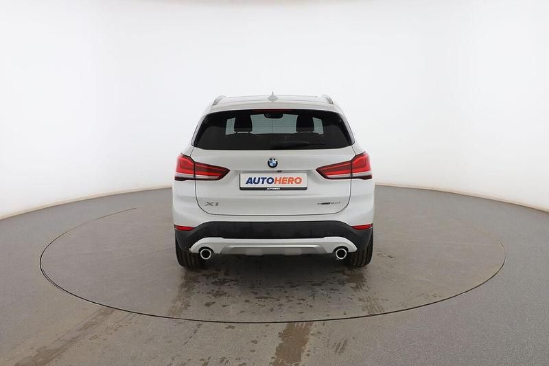 Usado BMW X1 Comfort Edition 150 CV (110 kW) 2021 Blanco SUV