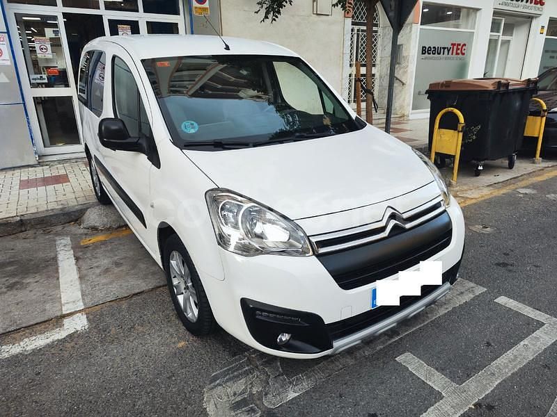 Usado Citroën Berlingo Live 102 CV (75 kW) 2019 Blanco Monovolumen