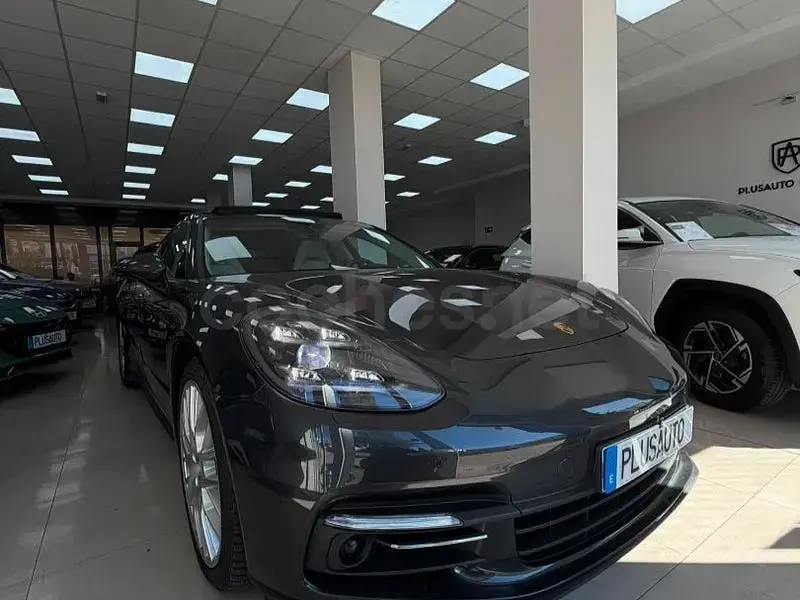 Usado Porsche Panamera 4 Executive 462 CV (339 kW) 2019 Gris / plata Berlina