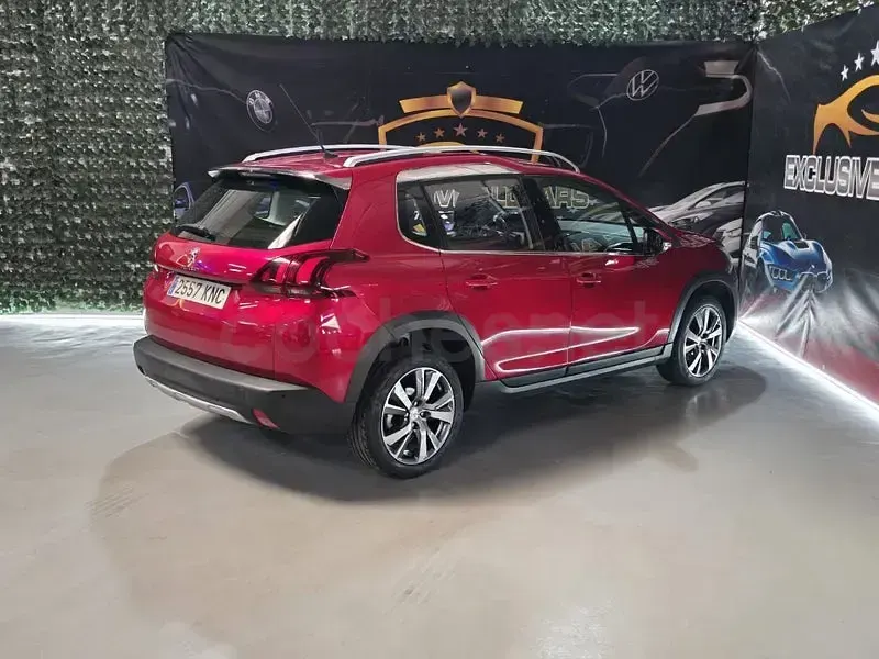 Usado Peugeot 2008 Allure 110 CV (80 kW) 2018 Rojo SUV