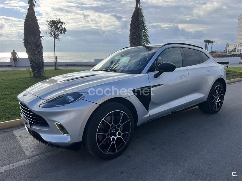Usado Aston Martin DBX 550 CV (404 kW) 2021 Gris / plata SUV