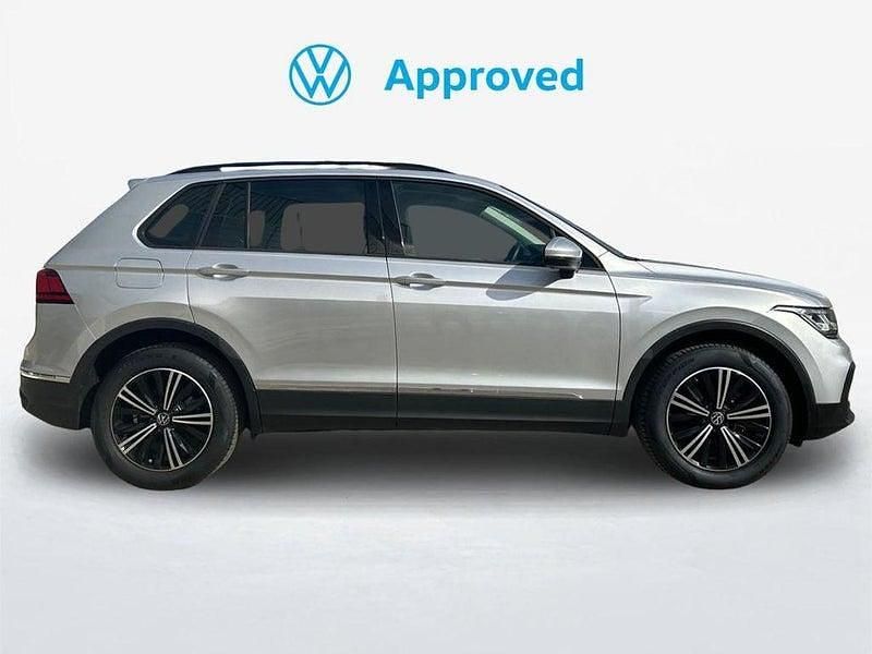 Usado VW Tiguan Life 150 CV (110 kW) 2024 Gris / plata SUV