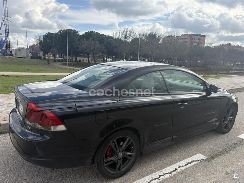 Usado Volvo C70 Momentum 136 CV (100 kW) 2009 Negro Descapotable