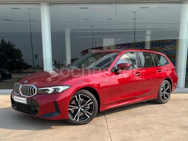 Rojo Usado 2024 BMW 330e M Sport Familiar | 47.900 € (Caro) - Imagen 1/4
