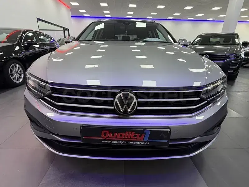 Usado VW Passat Business 150 CV (110 kW) 2022 Gris / plata Familiar