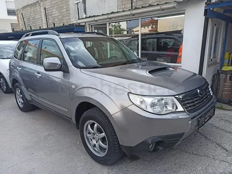 Usado Subaru Forester 147 CV (108 kW) 2010 Gris / plata SUV