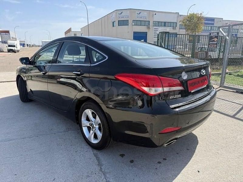 Usado Hyundai i40 115 CV (84 kW) 2013 Negro Berlina