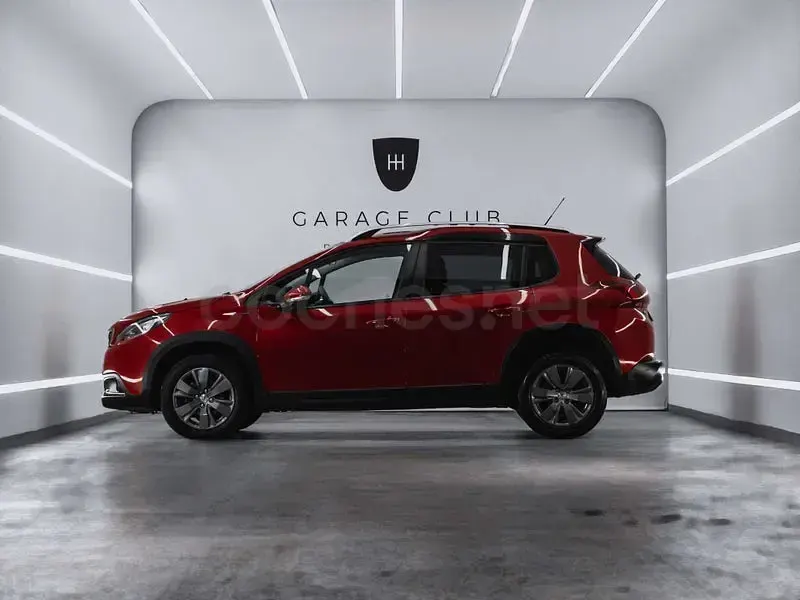 Usado Peugeot 2008 Signature Sky 102 CV (75 kW) 2019 Granate SUV