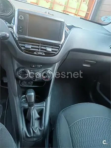 Usado Peugeot 208 Active 99 CV (72 kW) 2019 Blanco Utilitario