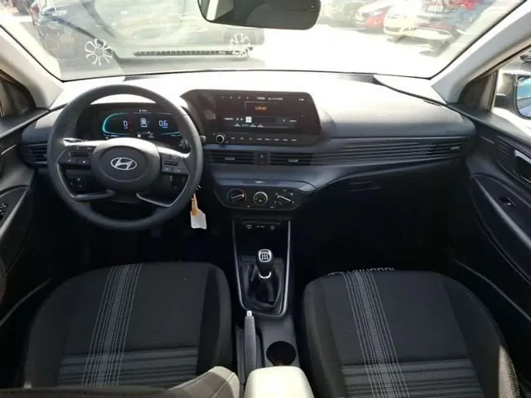 Usado Hyundai i20 101 CV (74 kW) 2024 Azul Utilitario