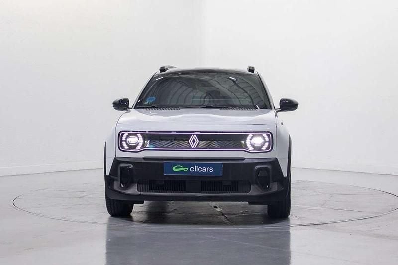 Begagnad Renault 4 E-Tech Techno 110 kW (150 HK) 2025 Vit SUV