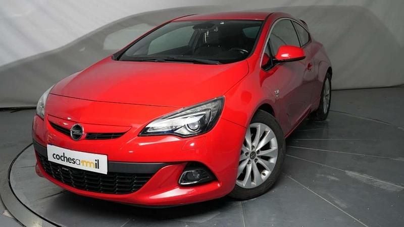 Usado Opel Astra GTC Sportive 140 CV (102 kW) 2017 Rojo Utilitario