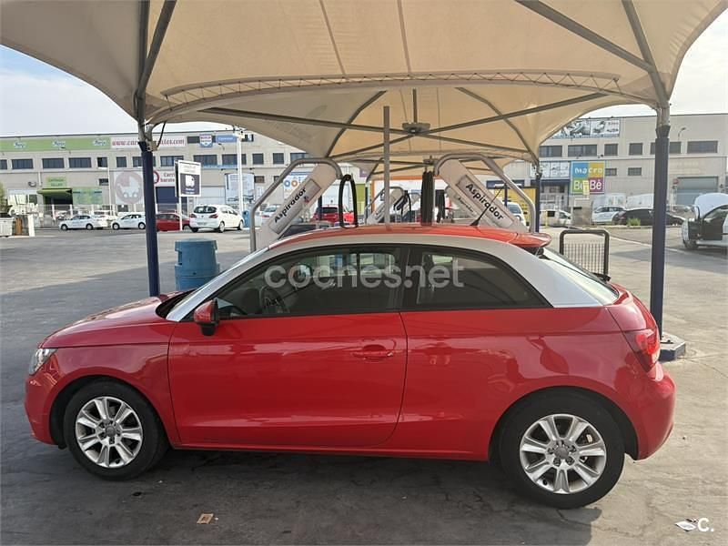 Usado Audi A1 Attraction 86 CV (63 kW) 2012 Rojo Berlina