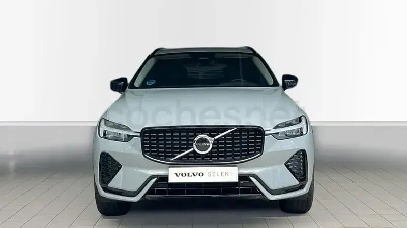 Usado Volvo XC60 Plus 250 CV (183 kW) 2025 Gris / plata SUV
