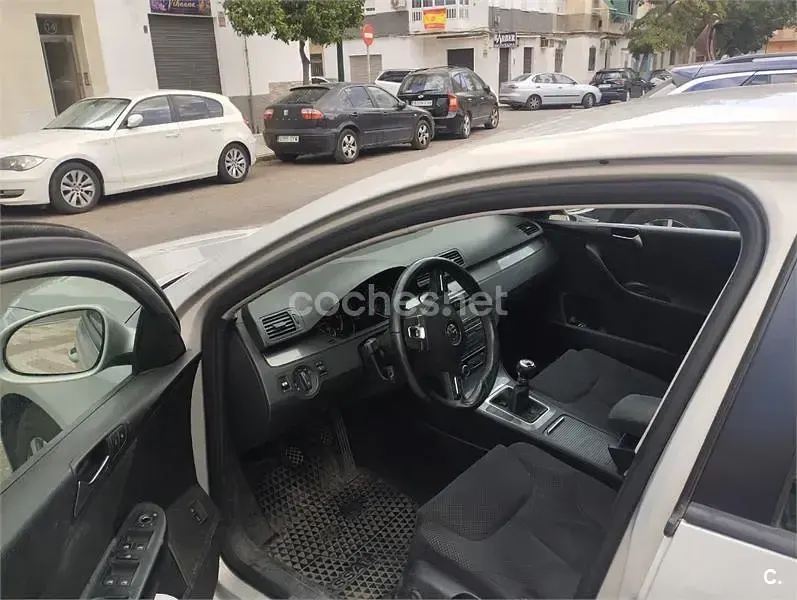Usado VW Passat Edition 110 CV (80 kW) 2010 Gris / plata Berlina