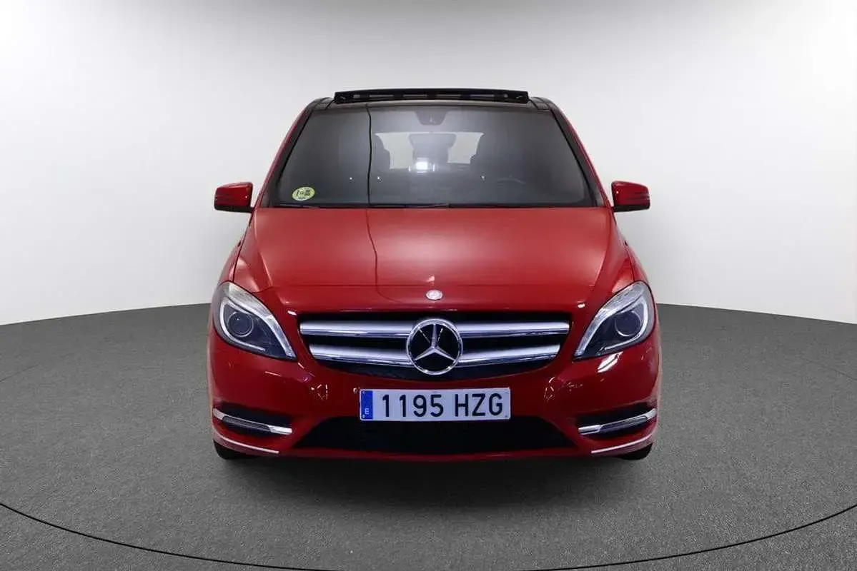 Usado Mercedes B180 109 CV (80 kW) 2014 Rojo Utilitario