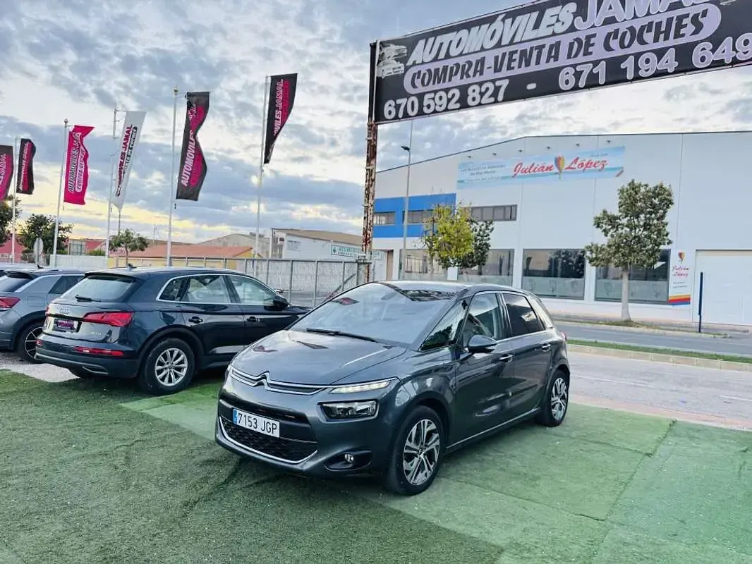 Begagnad Citroën C4 Shine 114 HK (83 kW) 2015 Halvkombi