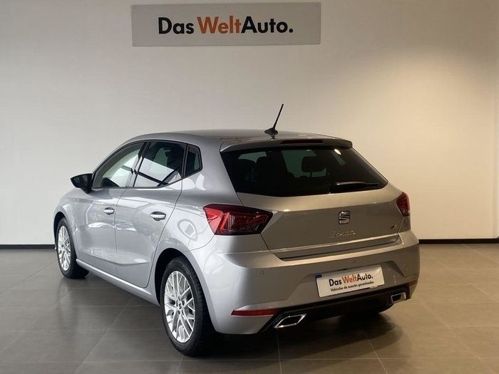 Gris plata Usado 2024 Seat Ibiza FR | 20.490 € (Un poco caro) - Imagen 1/4