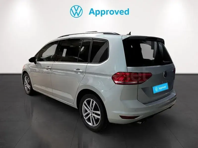 Usado VW Touran 150 CV (110 kW) 2025 Gris / plata Monovolumen