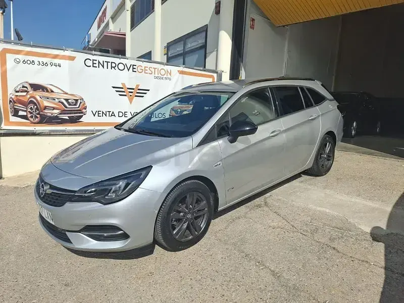 Usado Opel Astra Business Elegance 145 CV (106 kW) 2021 Gris / plata Familiar
