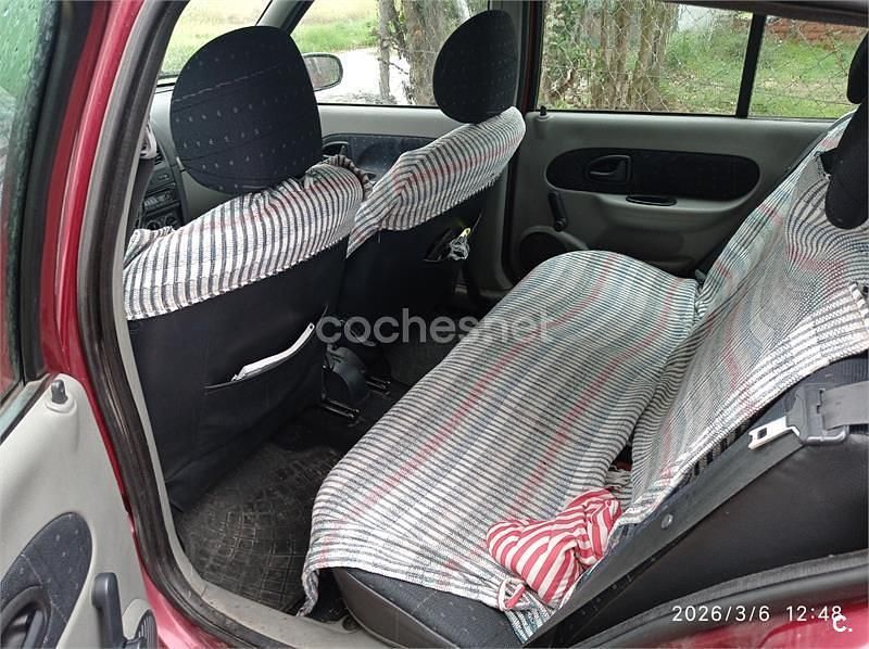 Usado Renault Clio II Expression 60 CV (44 kW) 2002 Granate Berlina