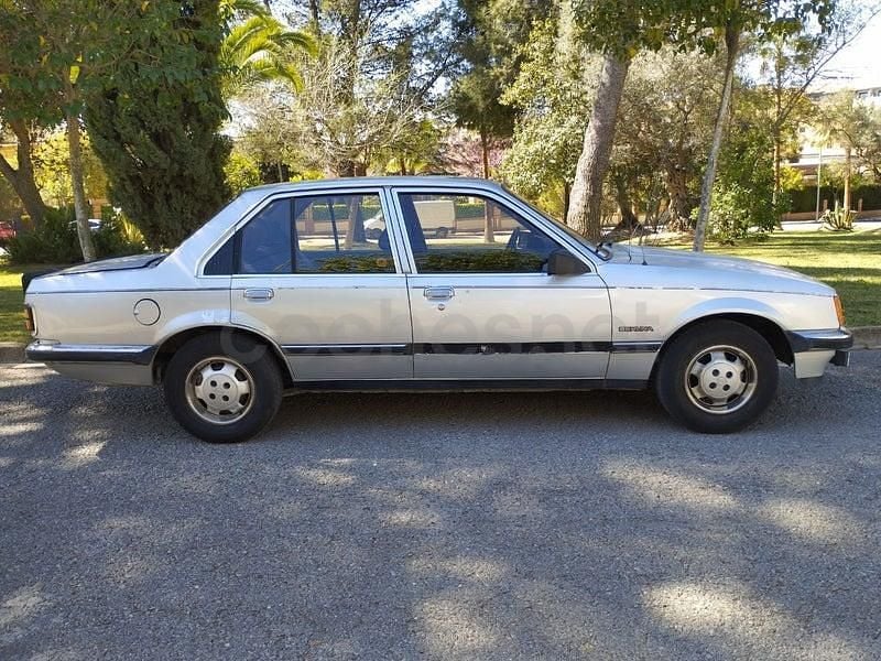 Usado Opel Rekord S 100 CV (73 kW) 1986 Gris / plata Berlina