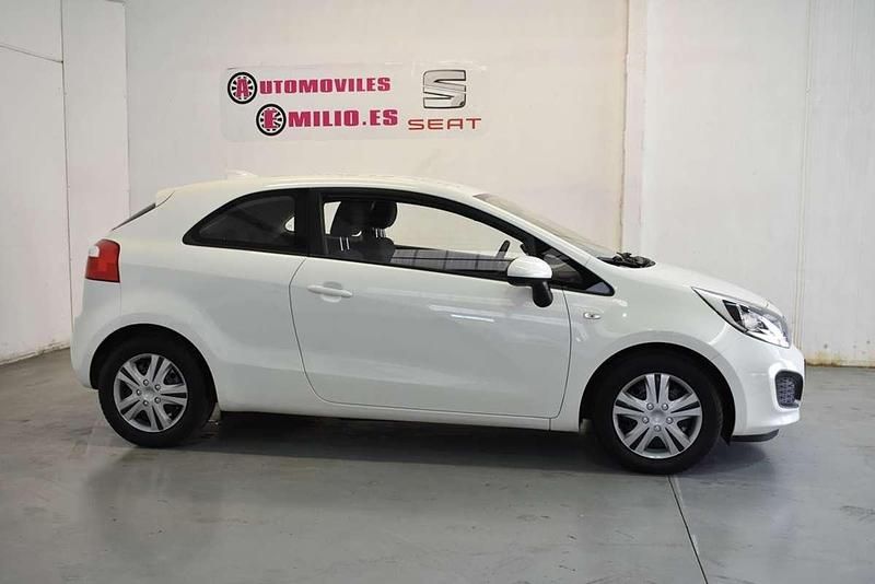 Usado Kia Rio 86 CV (63 kW) 2014 Blanco Utilitario