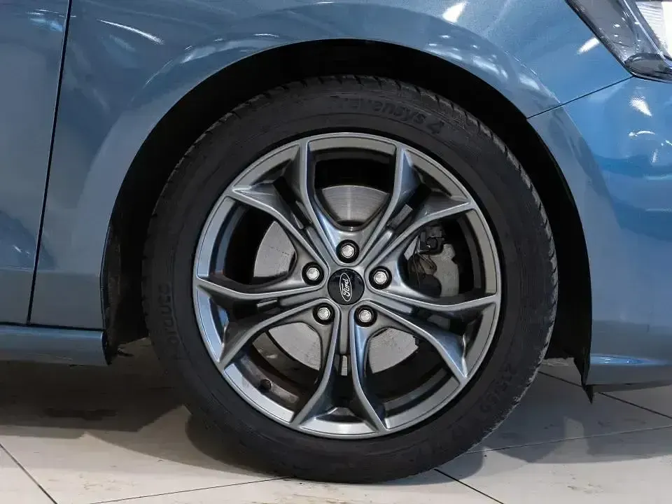 Usado Ford Focus ST-Line 125 CV (91 kW) 2019 Azul Familiar