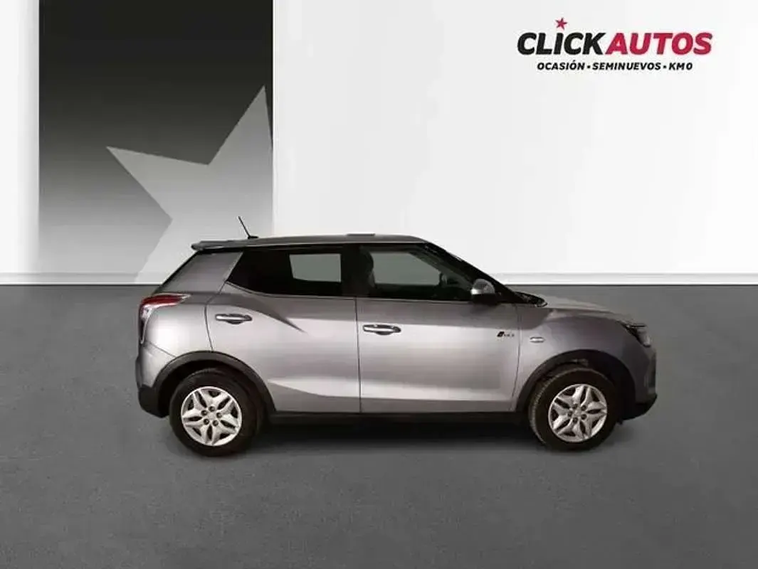 Usado SsangYong Tivoli 136 CV (100 kW) 2024 Gris SUV