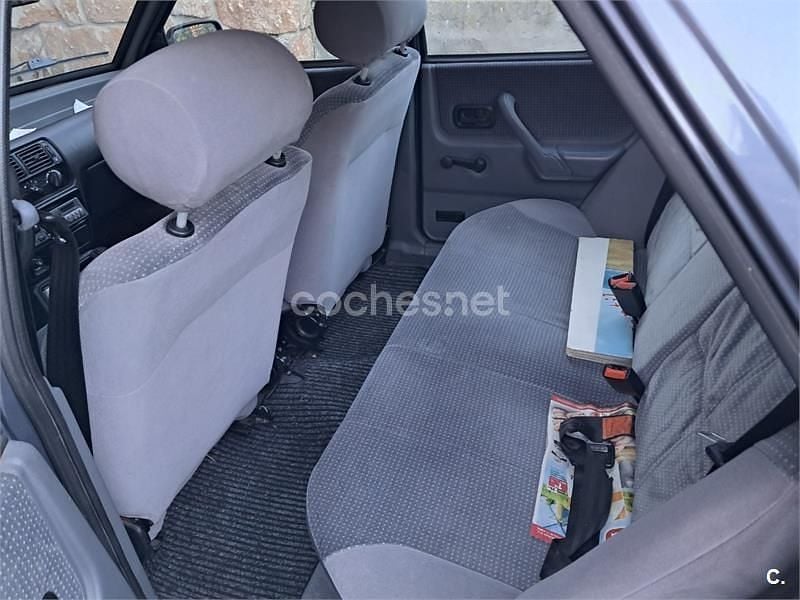 Usado Ford Orion Ghia 102 CV (75 kW) 1987 Azul Berlina