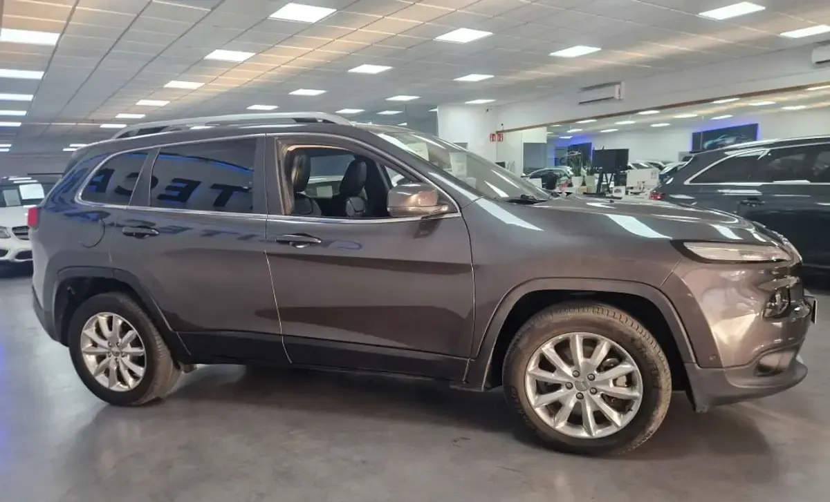 Usado Jeep Cherokee Limited 200 CV (147 kW) 2017 Gris SUV