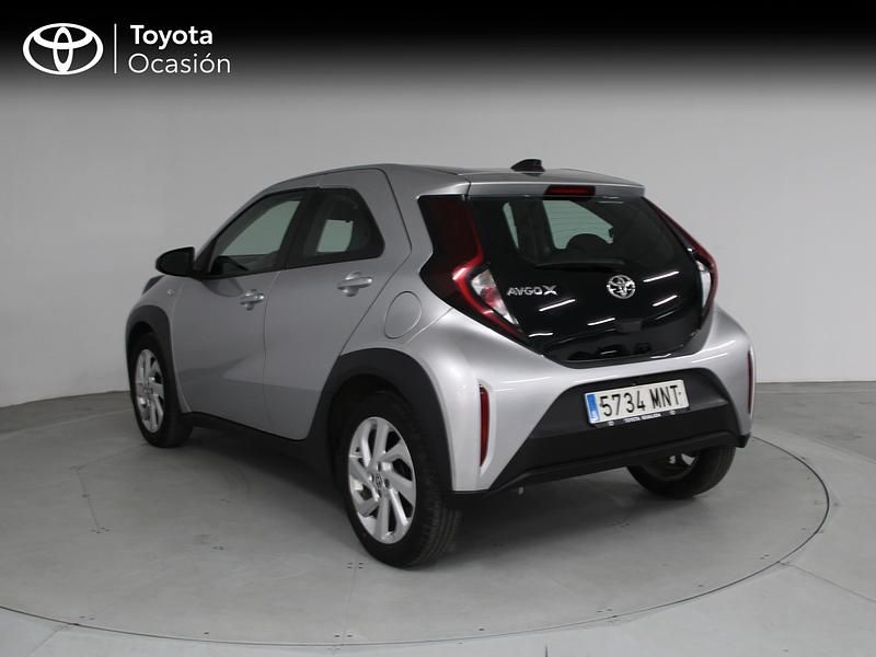 Usado Toyota Aygo X Play 72 CV (52 kW) 2024 Gris / plata SUV