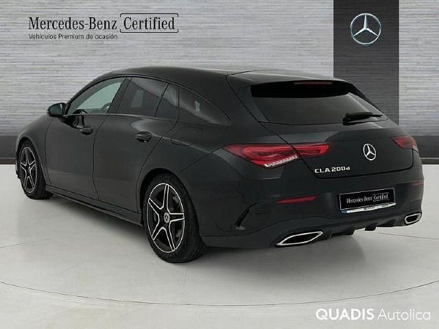 Usado Mercedes CLA200 Shooting Brake AMG line 150 CV (110 kW) 2022 Negro noche Familiar
