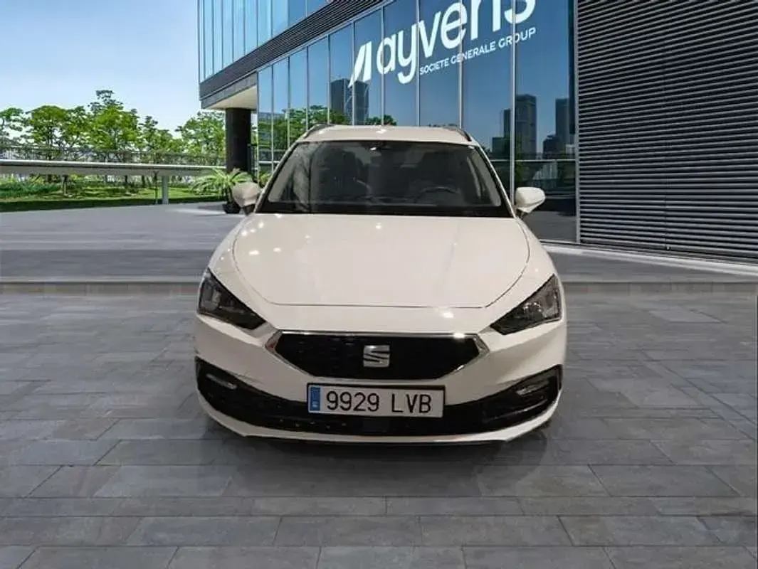 Usado Seat Leon Style 116 CV (85 kW) 2021 Blanco Familiar