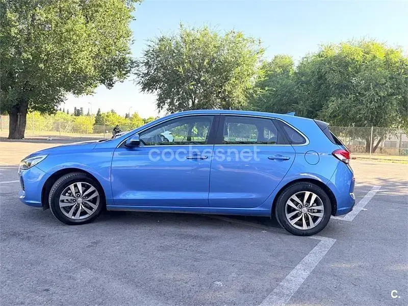 Usado Hyundai i30 140 CV (102 kW) 2017 Azul Berlina