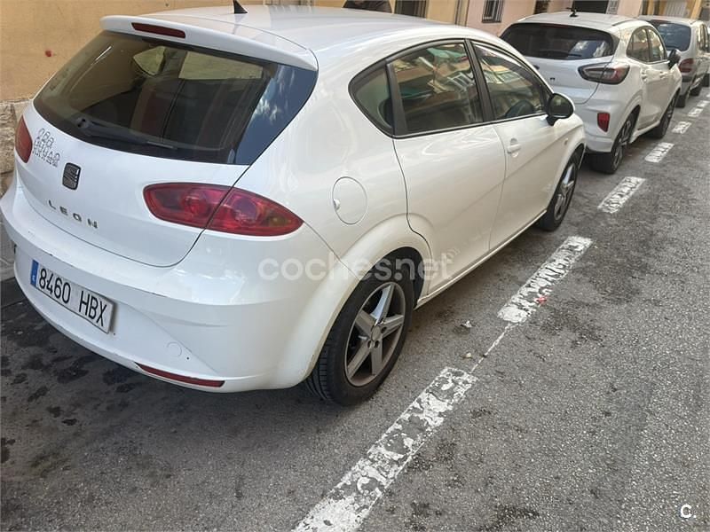 Usado Seat Leon Reference 125 CV (91 kW) 2011 Blanco Utilitario