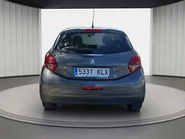 Usado Peugeot 208 Style 82 CV (60 kW) 2018 Gris / plata Utilitario