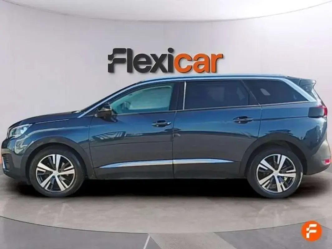 Usado Peugeot 5008 Allure 120 HP (88 kW) 2018 Azul SUV