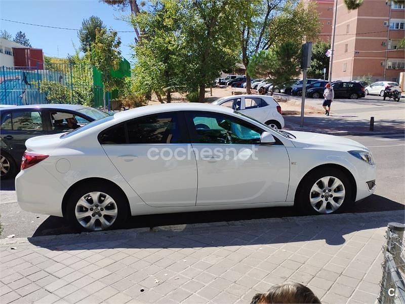 Usado Opel Insignia Selective 120 CV (88 kW) 2016 Blanco Berlina