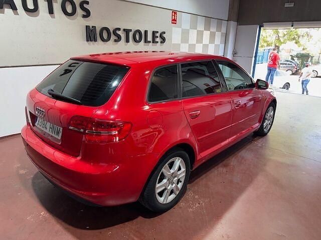 Usado Audi A3 Attraction 122 CV (89 kW) 2013 Rojo Berlina