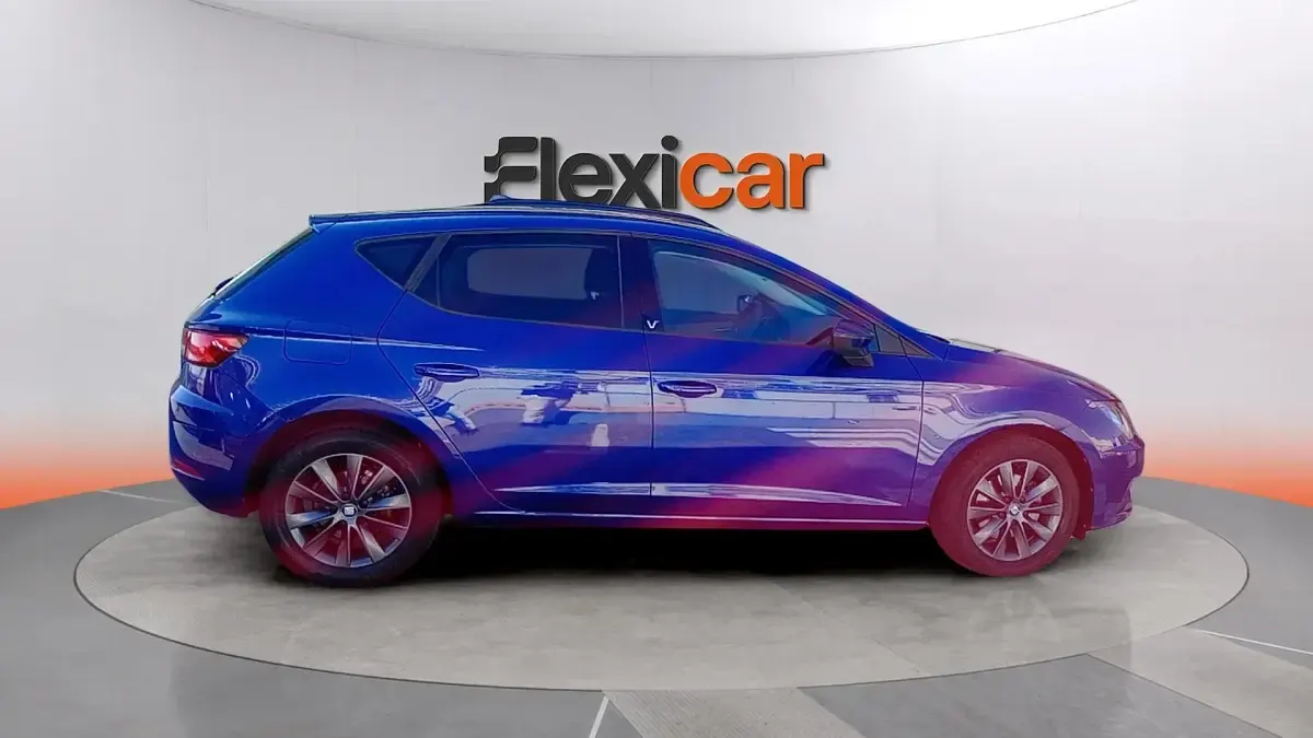 Usado Seat Leon Style 130 CV (95 kW) 2020 Azul Berlina