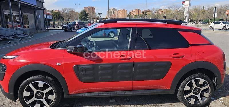 Usado Citroën C4 Feel 100 CV (73 kW) 2016 Rojo Berlina