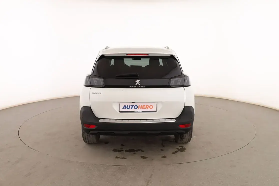 Usado Peugeot 5008 Allure 131 CV (96 kW) 2022 Blanco SUV