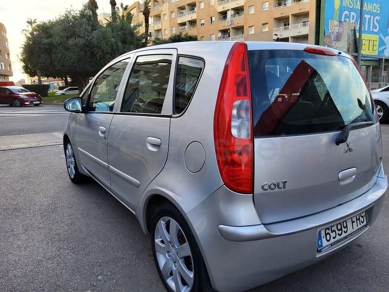 Usado Mitsubishi Colt Instyle 95 CV (69 kW) 2006 Gris / plata Monovolumen