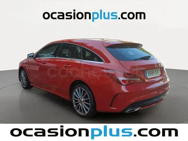 Usado Mercedes CLA200 Shooting Brake 136 CV (100 kW) 2019 Rojo Familiar