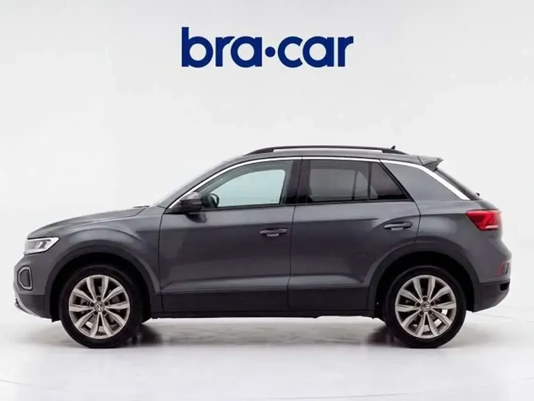 Usado VW T-Roc Life 150 CV (110 kW) 2023 Gris SUV