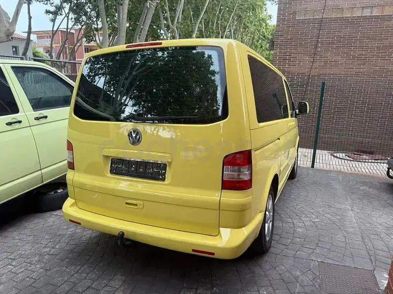 Usado VW Multivan 130 CV (95 kW) 2006 Amarillo Monovolumen